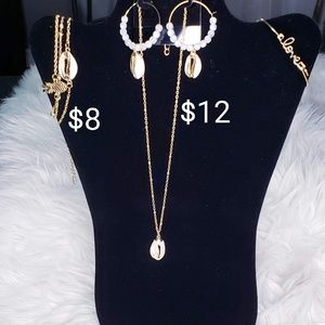 Gold earring and necklace set with pearl